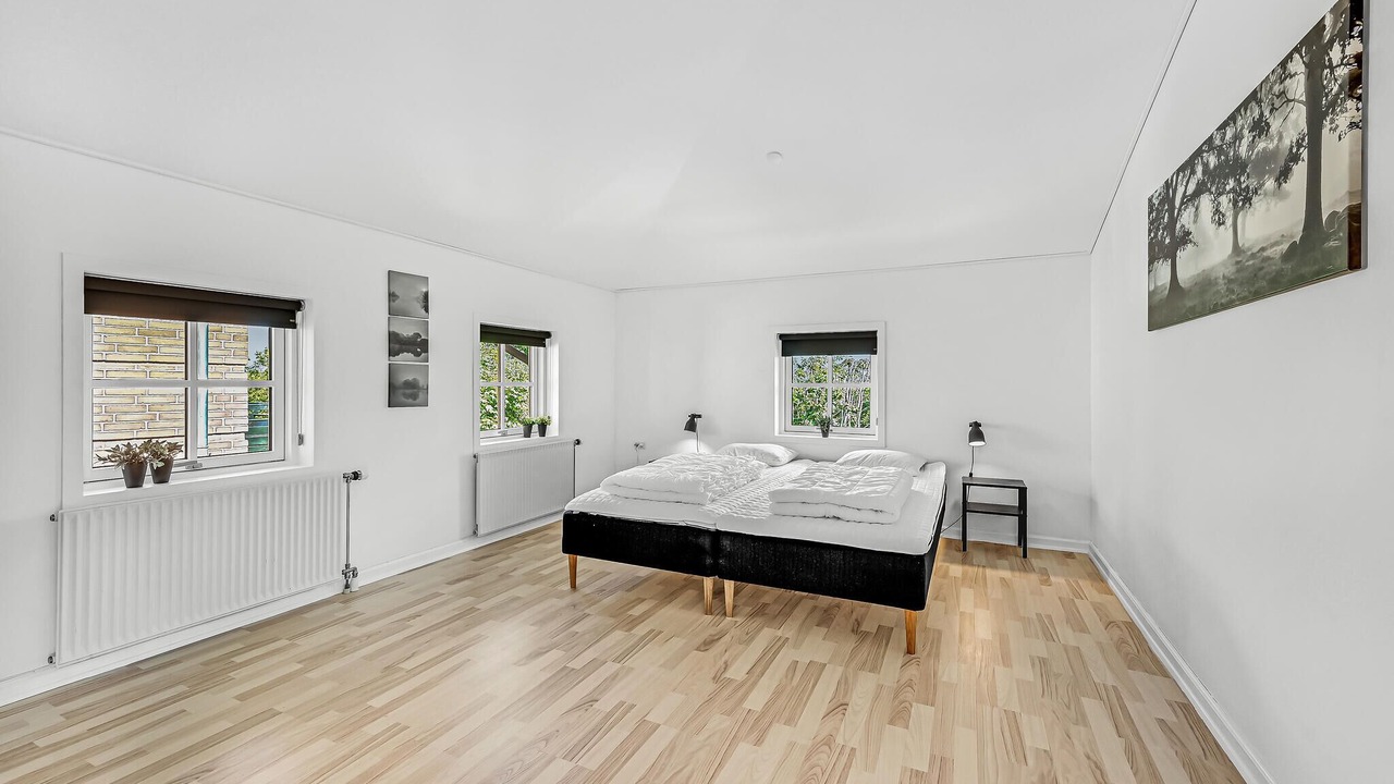 Photo of Others in Helsned