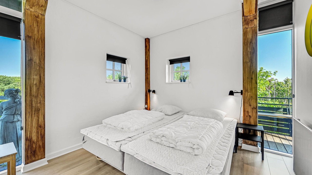 Photo of Others in Helsned