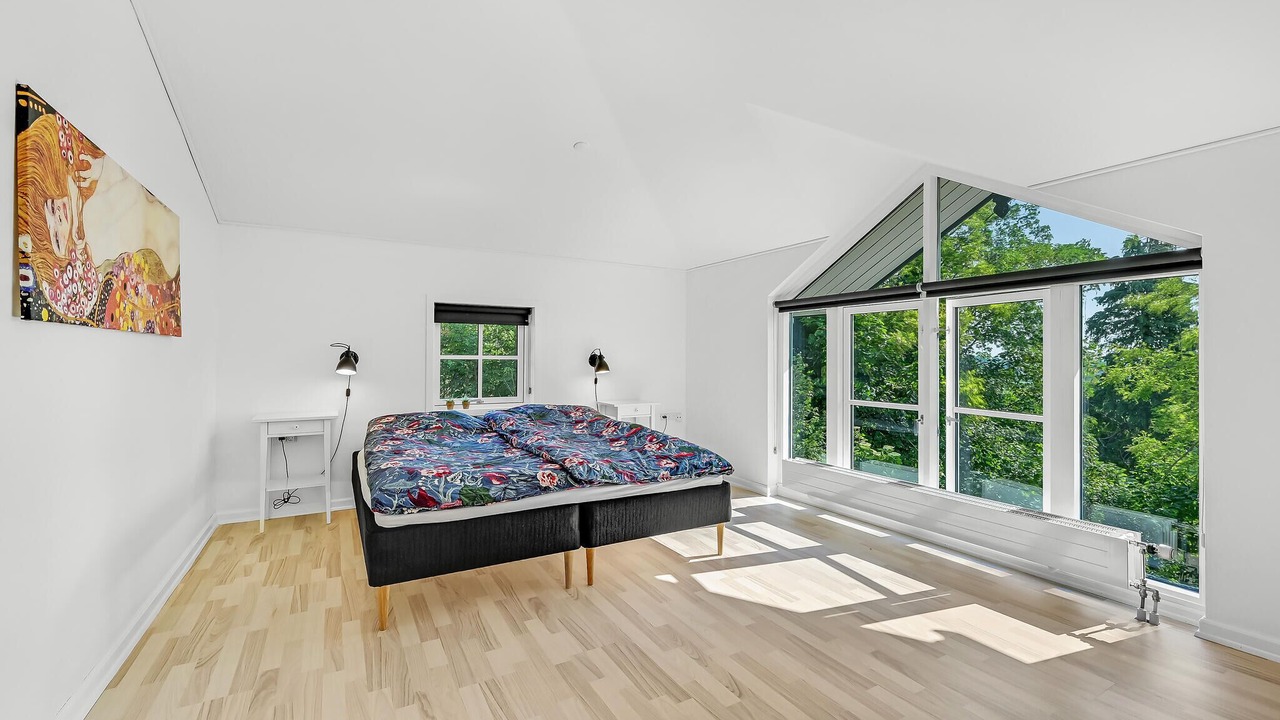 Photo of Others in Helsned