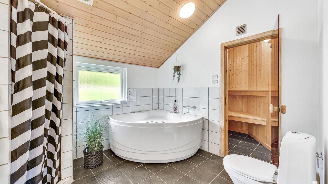 Photo of Bathroom in Lodbjerg Hede