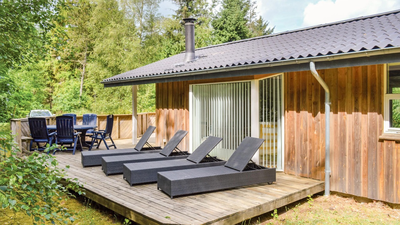 Photo of Others in Hou