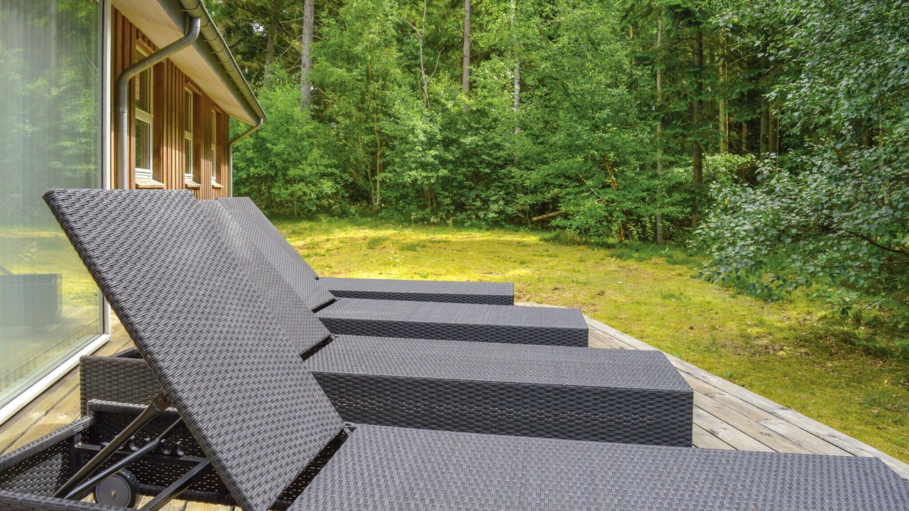 Photo of Others in Hou