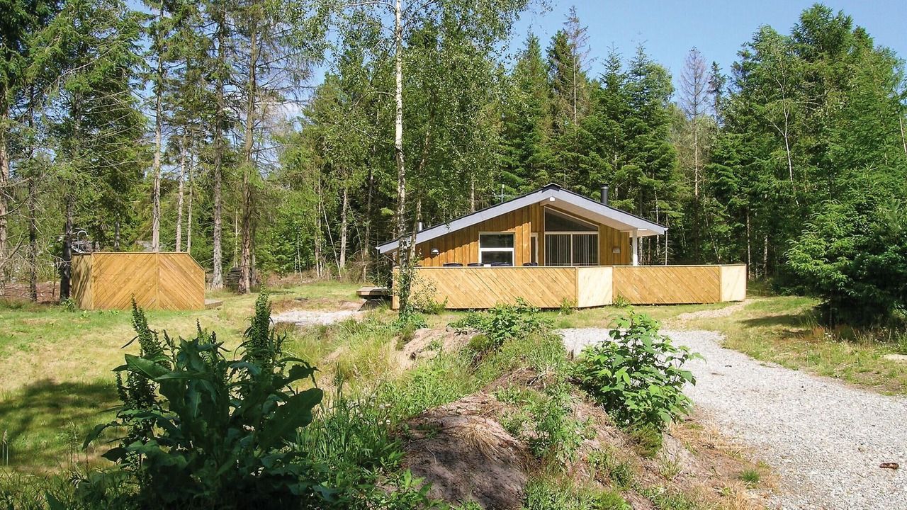 Photo of Others in Hou