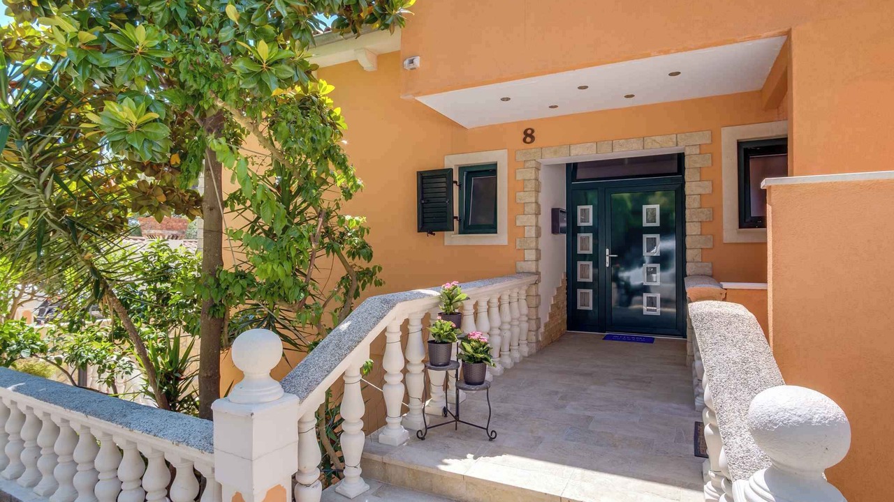 Photo of Outdoor in Cove Murtar
