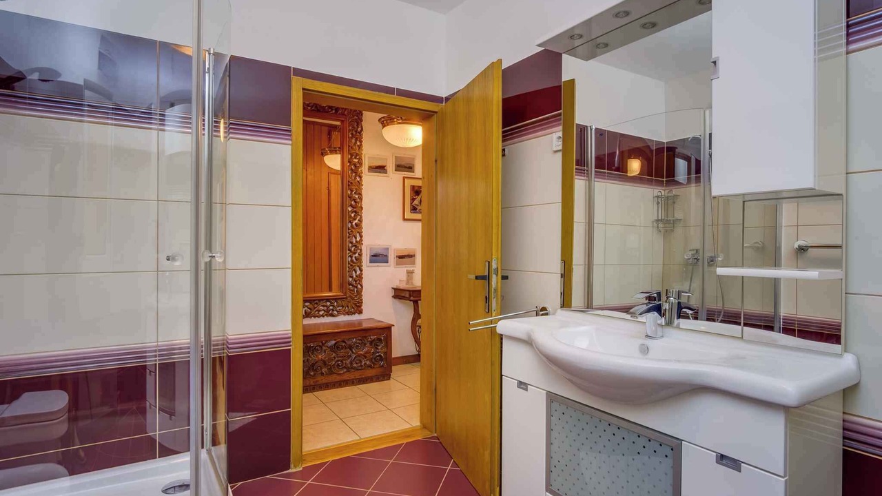 Photo of Bathroom in Cove Murtar
