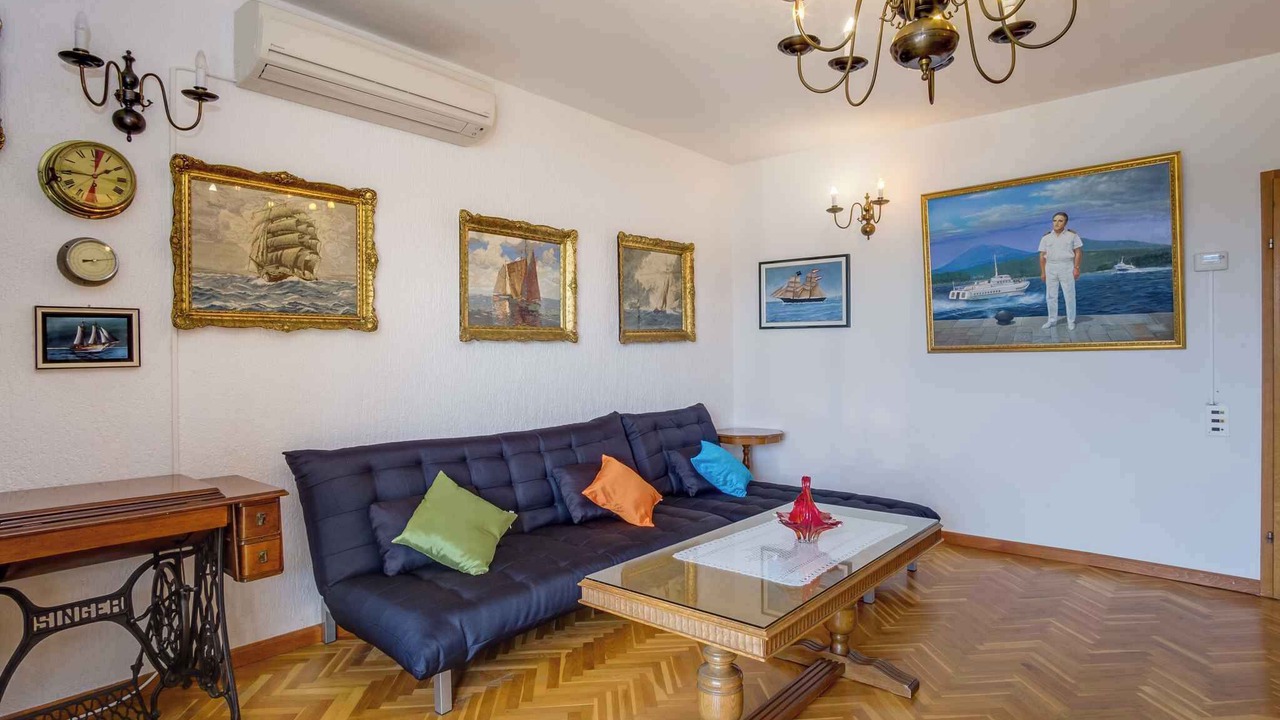 Photo of Livingroom in Cove Murtar