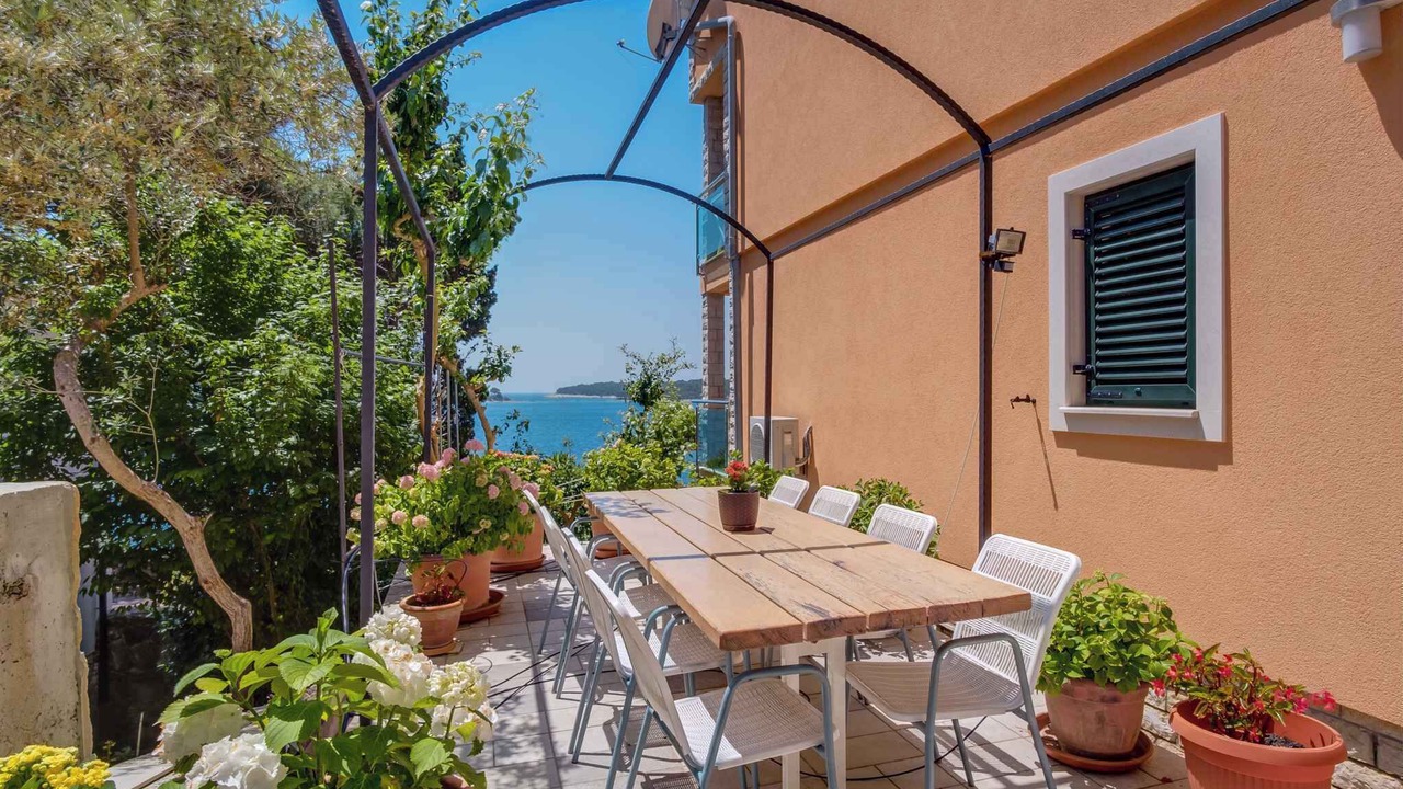 Photo of Outdoor in Cove Murtar