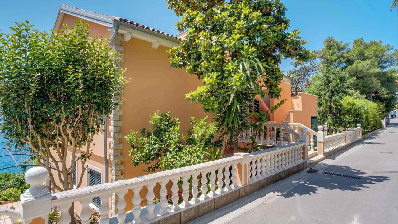 Photo of Outdoor in Cove Murtar