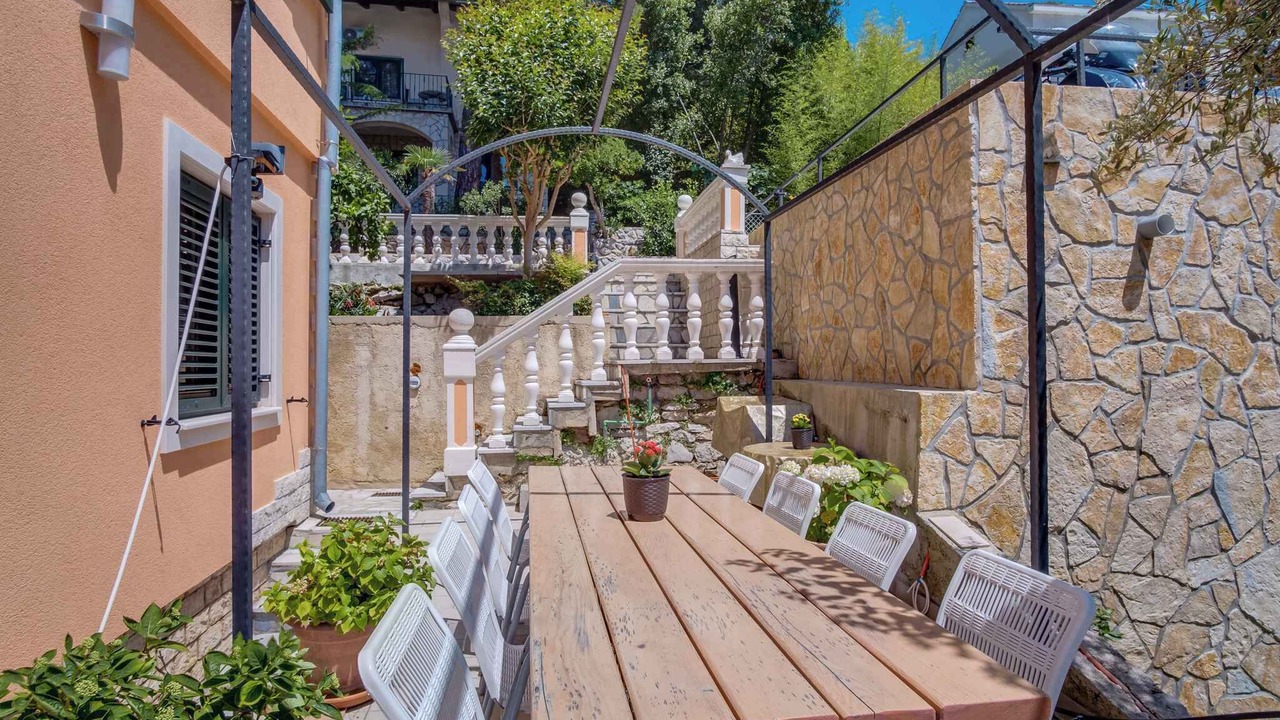 Photo of Outdoor in Cove Murtar