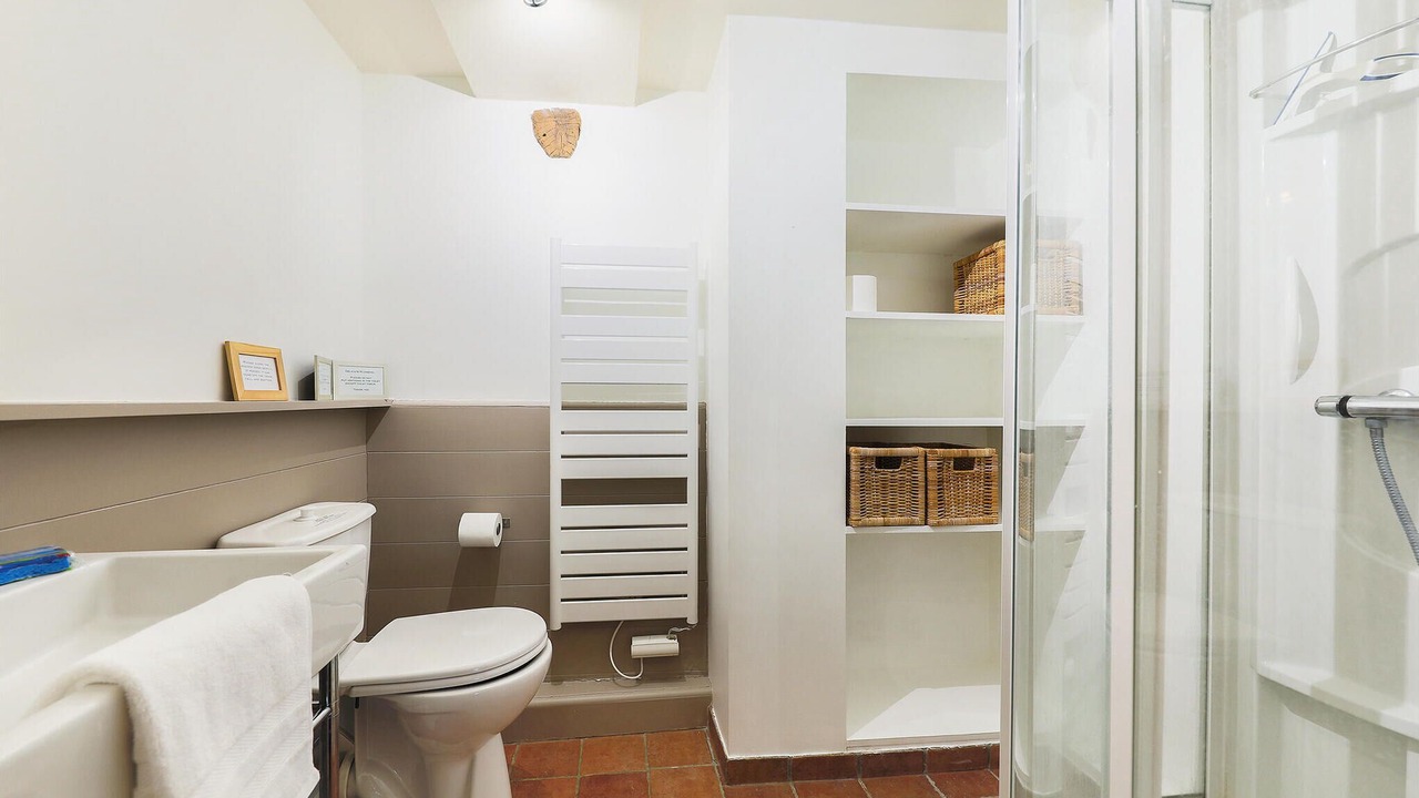 Photo of Bathroom in Ocquerre