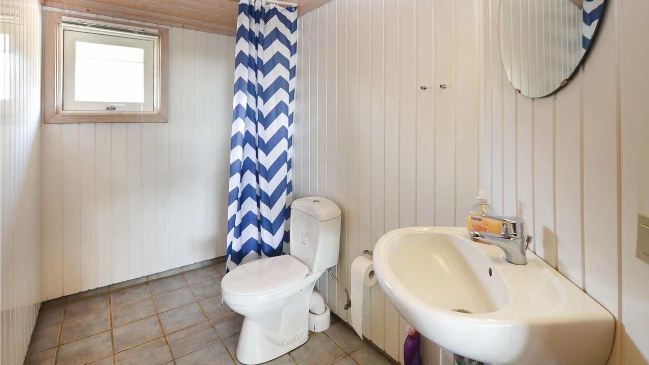 Photo of Bathroom in Mommark Strand