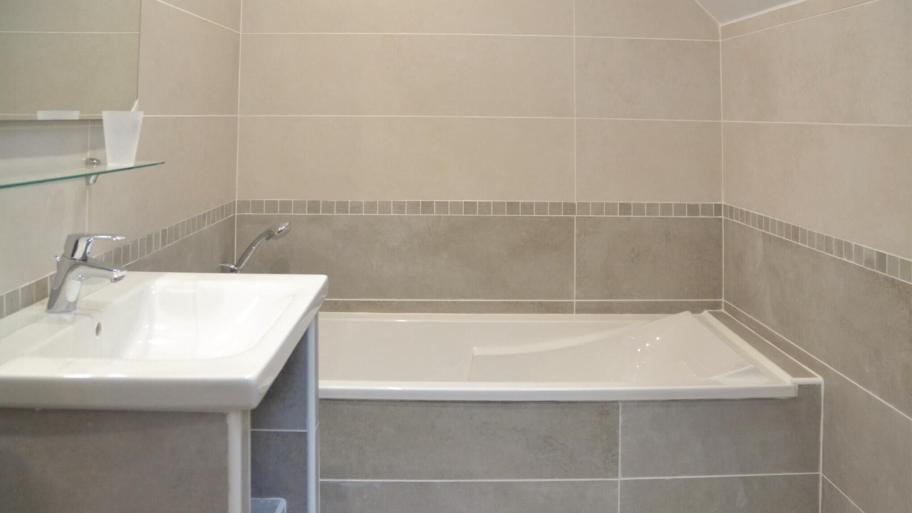 Photo of Bathroom in Cravant-les-Coteaux
