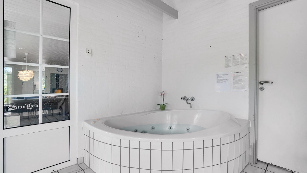 Photo of Bathroom in Øby