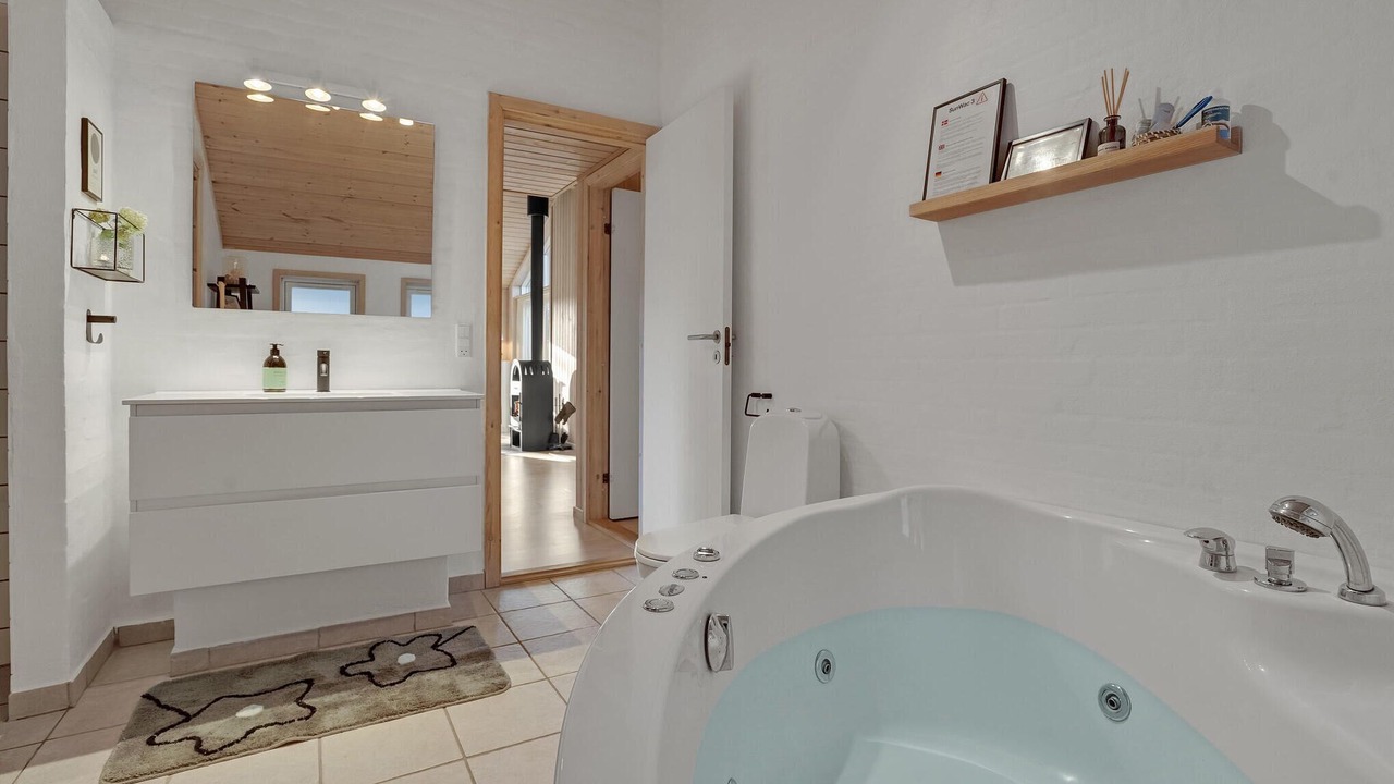 Photo of Bathroom in Mommark Strand