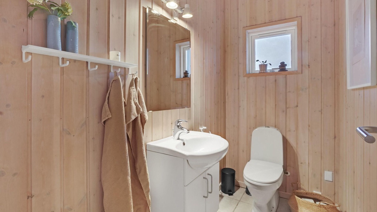 Photo of Bathroom in Mommark Strand