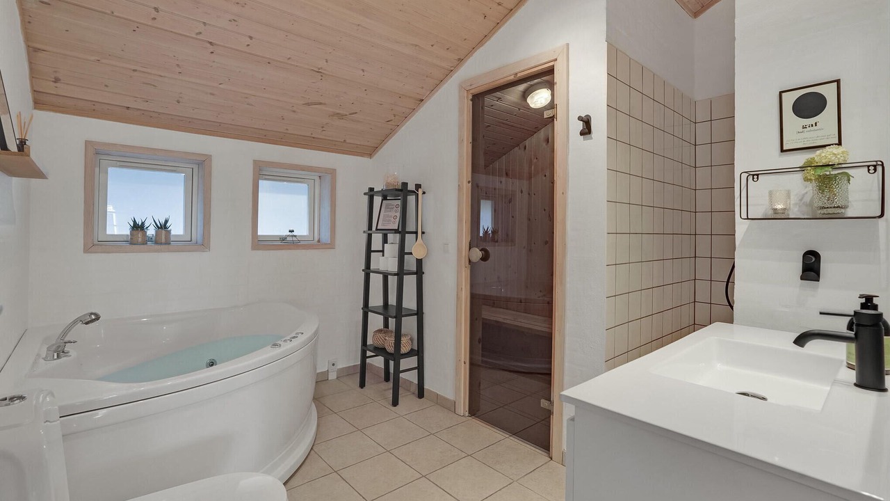Photo of Bathroom in Mommark Strand