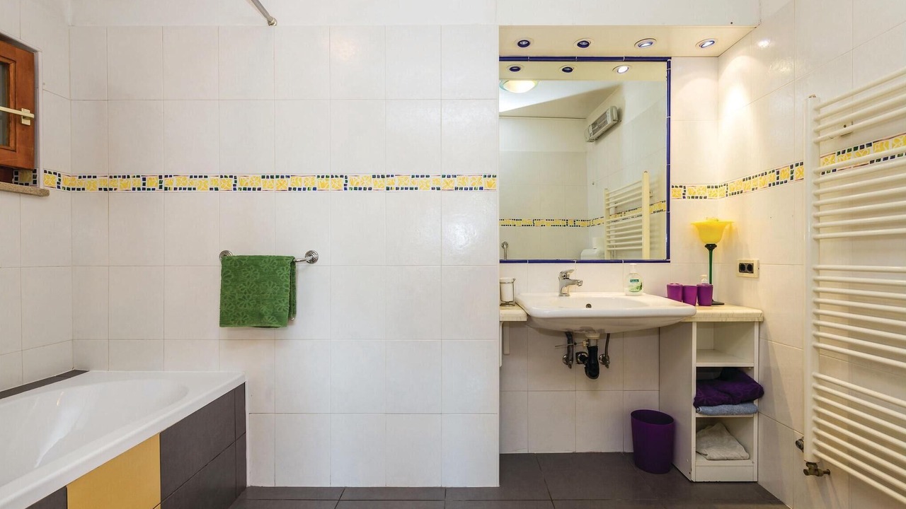 Photo of Bathroom in Sarsoni