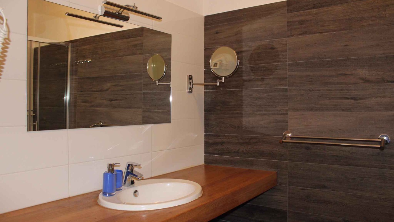 Photo of Bathroom in Verunic