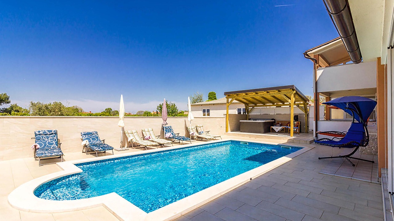 Photo of Outdoor in Peroj