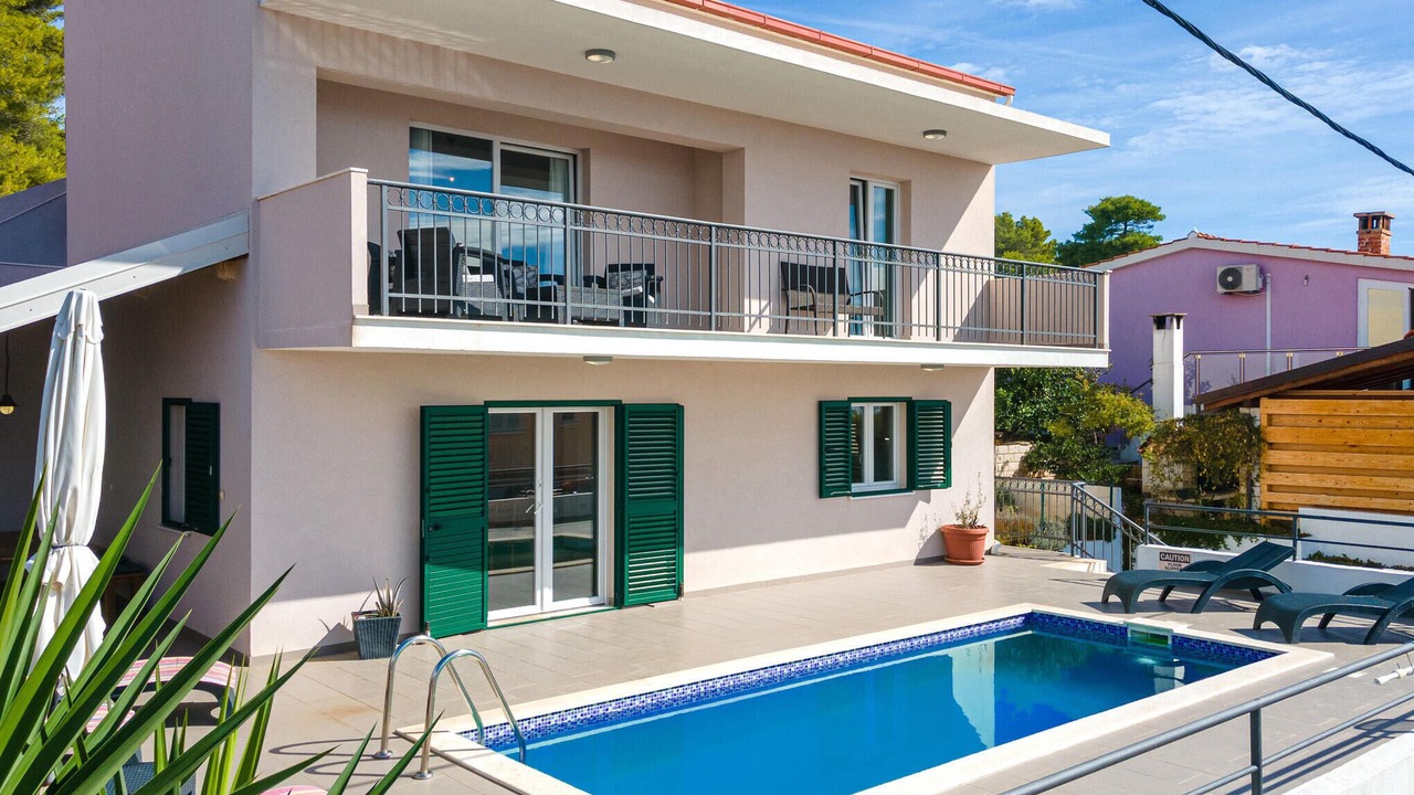 Photo of Outdoor in Potirna