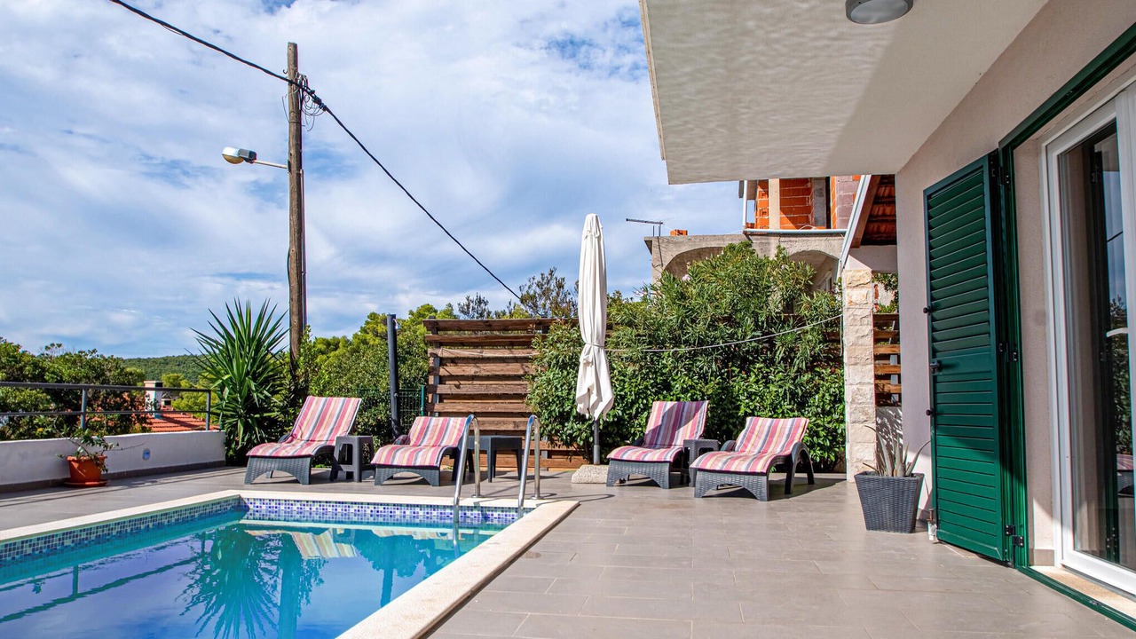 Photo of Outdoor in Potirna