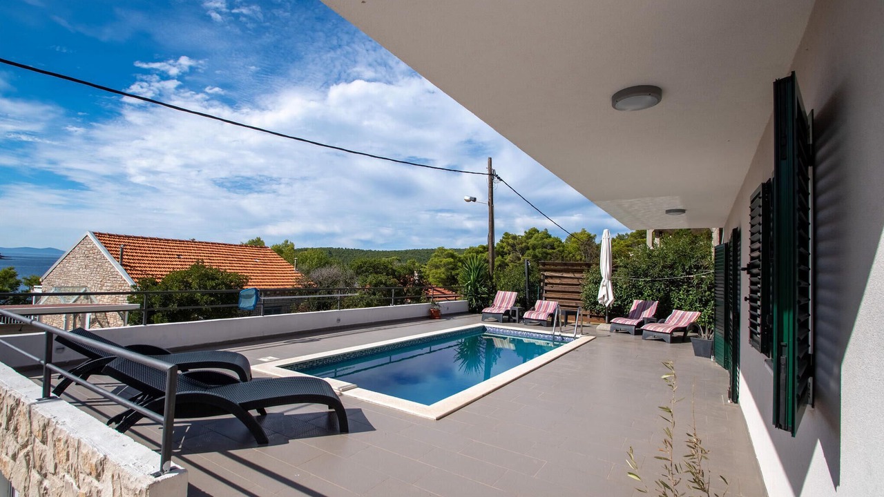 Photo of Outdoor in Potirna