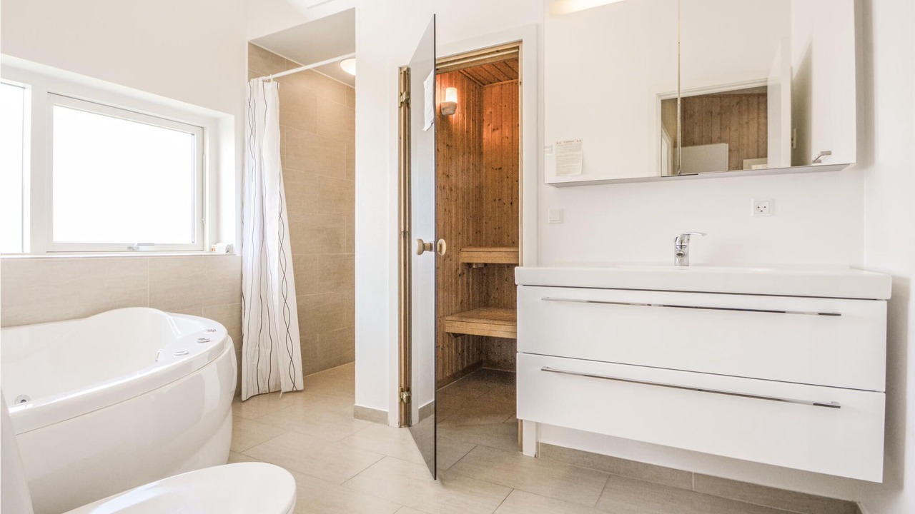 Photo of Bathroom in Flovt Strand