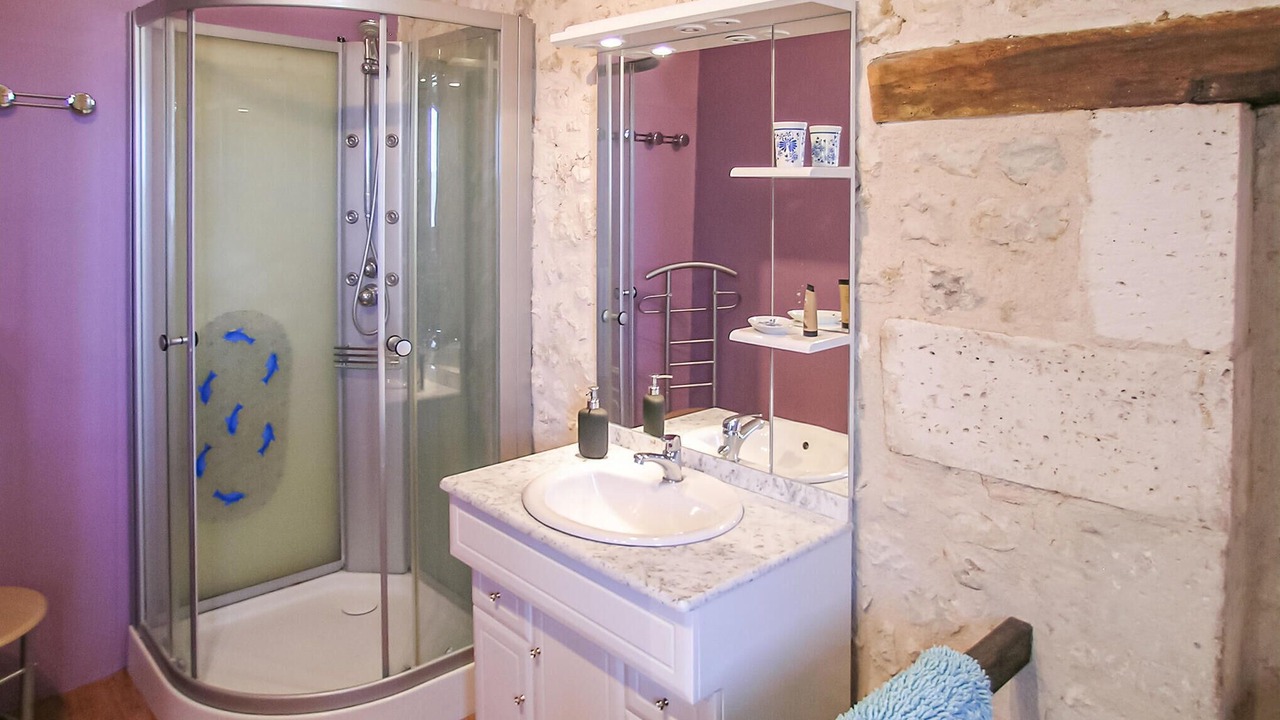 Photo of Bathroom in Juignac