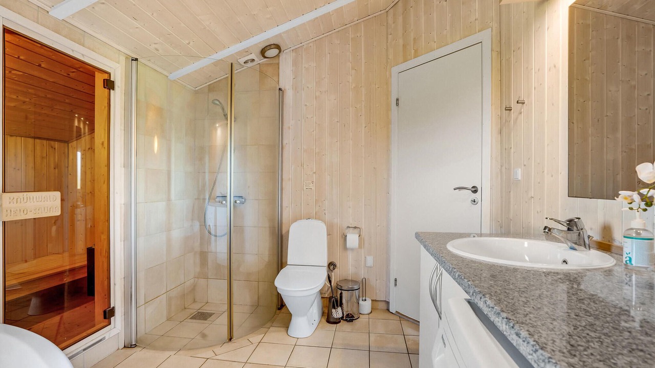 Photo of Bathroom in Flovt Strand