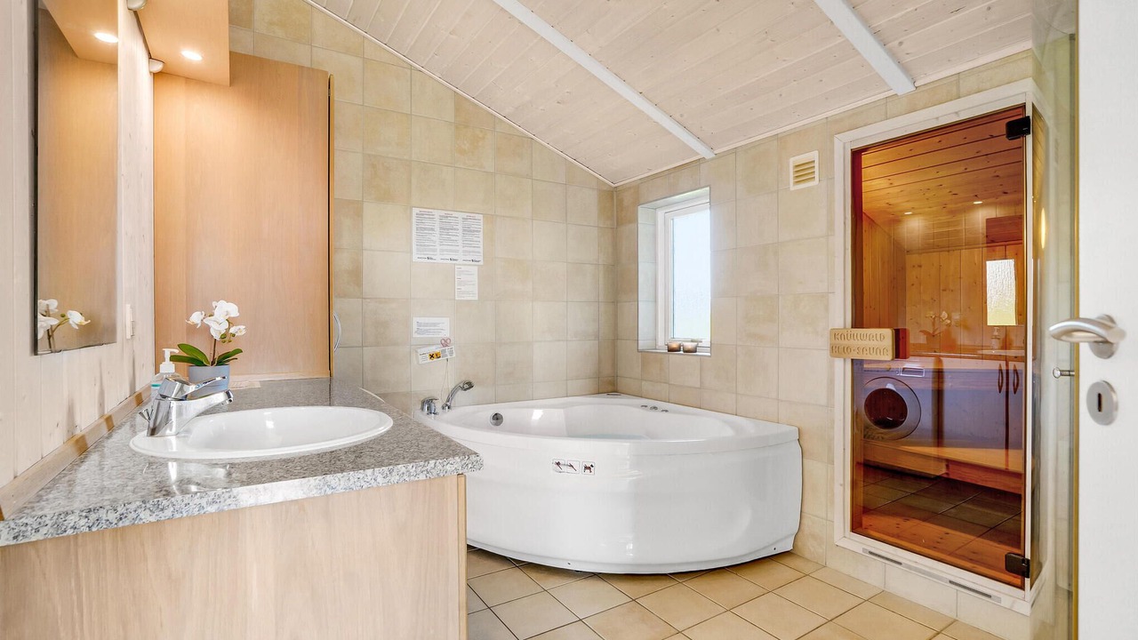 Photo of Bathroom in Flovt Strand