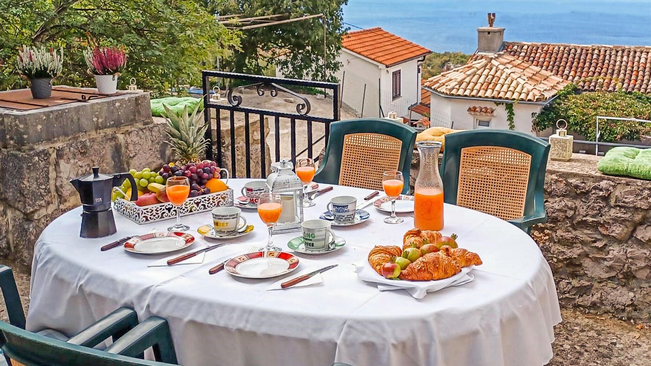 Photo of Others in Cres