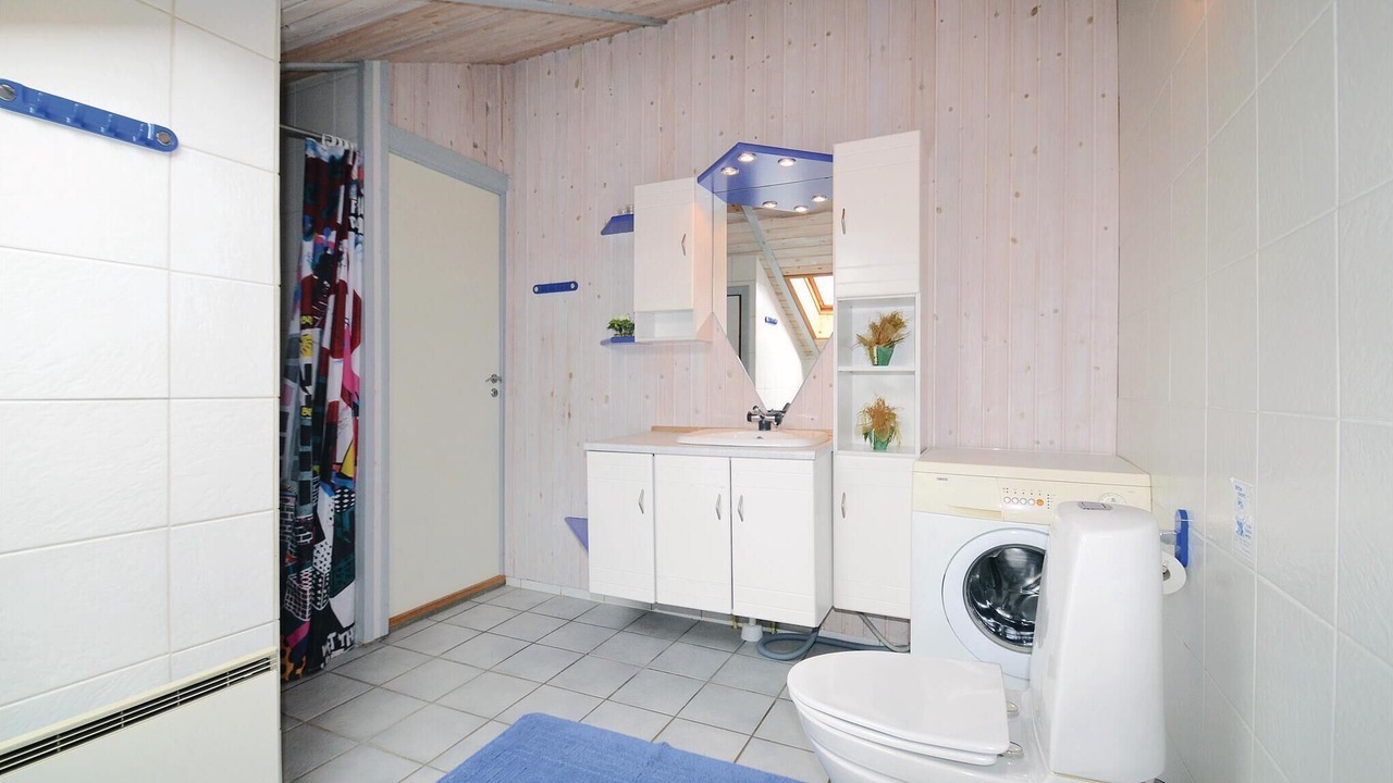 Photo of Bathroom in Karrebksminde