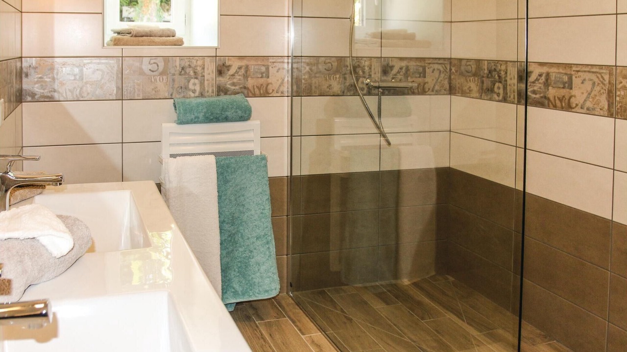 Photo of Bathroom in Saint-Etienne-de-Boulogne