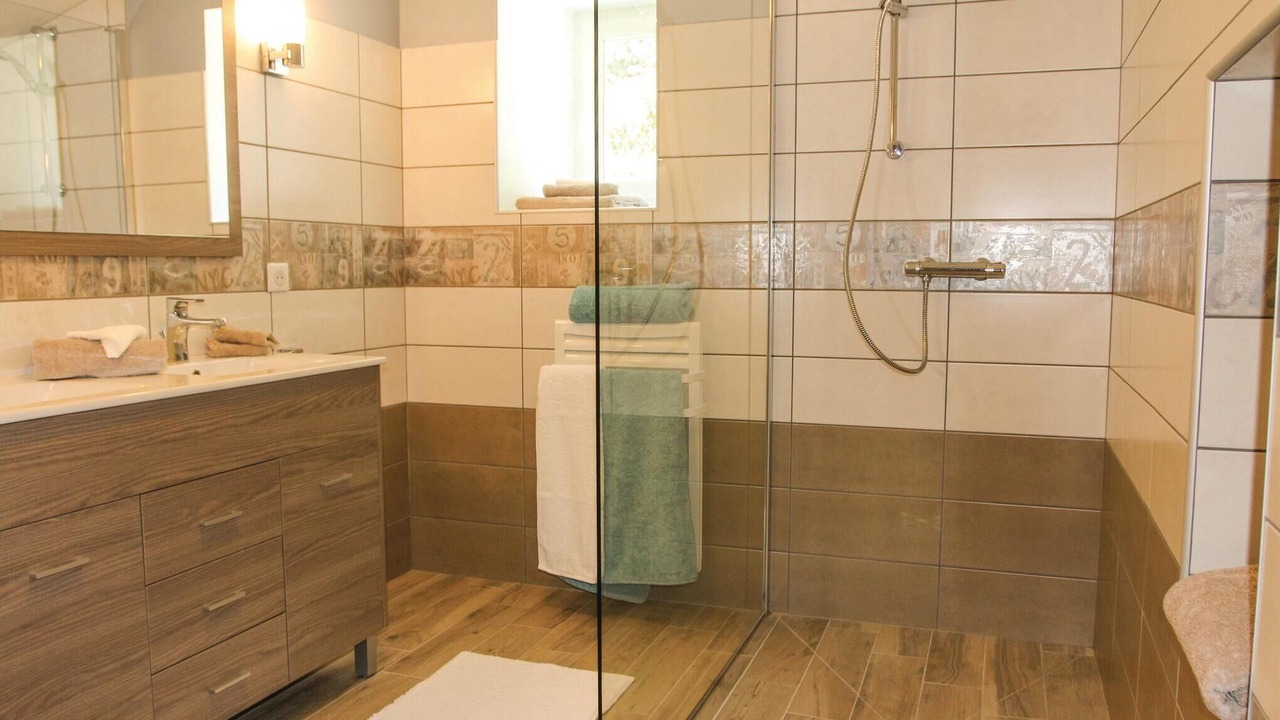 Photo of Bathroom in Saint-Etienne-de-Boulogne