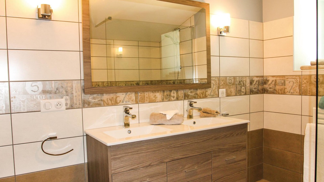 Photo of Bathroom in Saint-Etienne-de-Boulogne