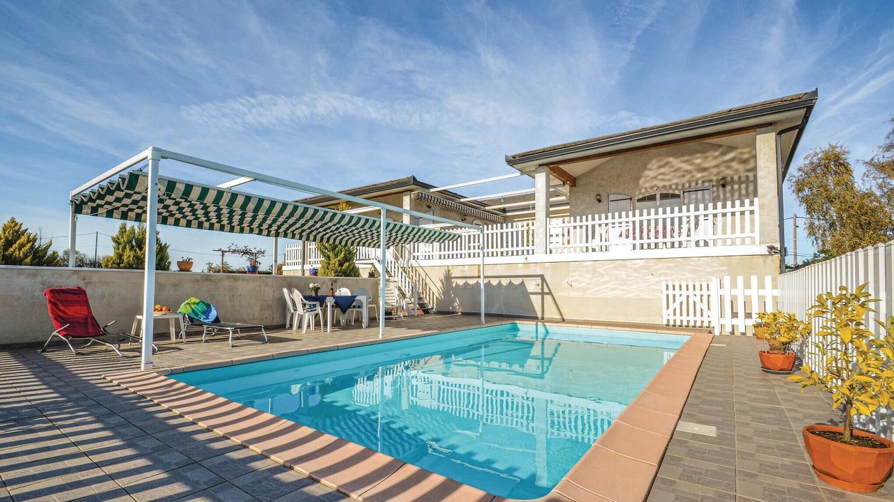 Photo of Others in Arnaud-Guilhem