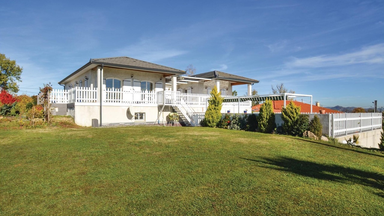 Photo of Others in Arnaud-Guilhem