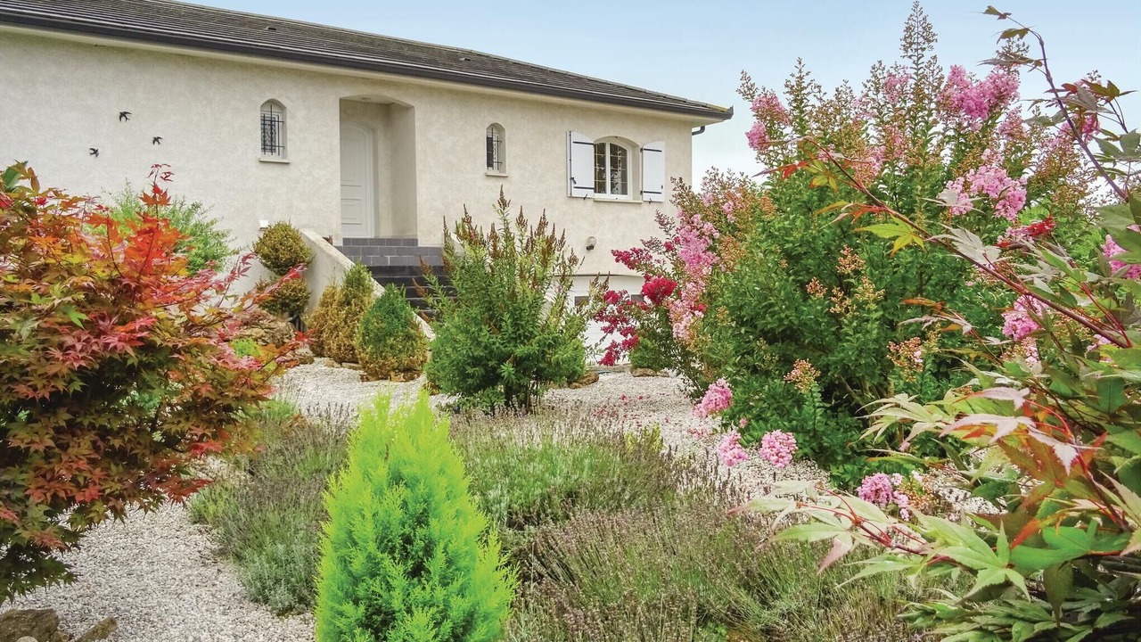 Photo of Others in Arnaud-Guilhem