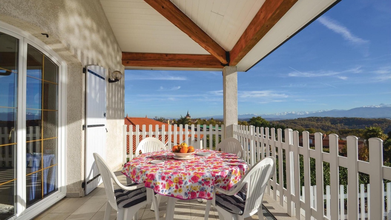 Photo of Others in Arnaud-Guilhem