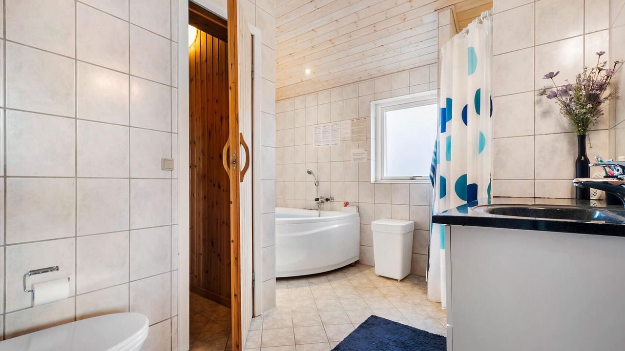 Photo of Bathroom in Flovt Strand
