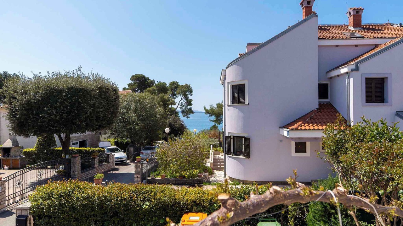 Photo of Outdoor in Petrcane