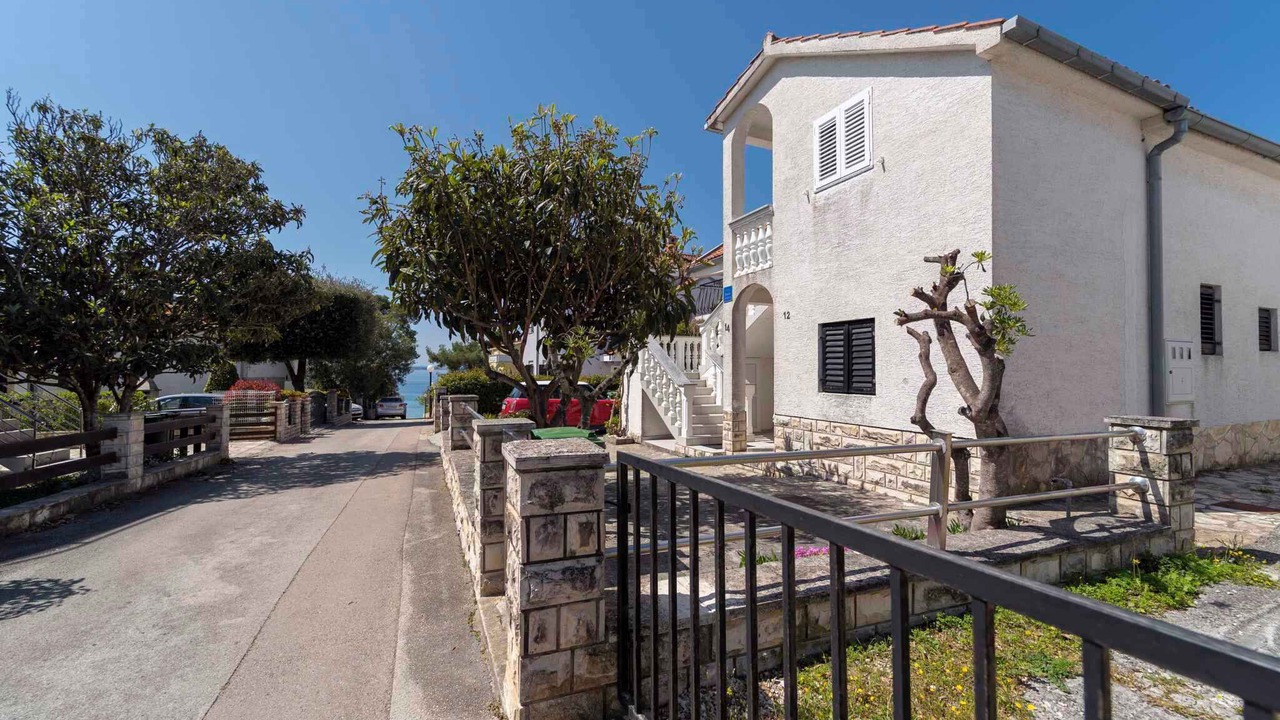 Photo of Outdoor in Petrcane