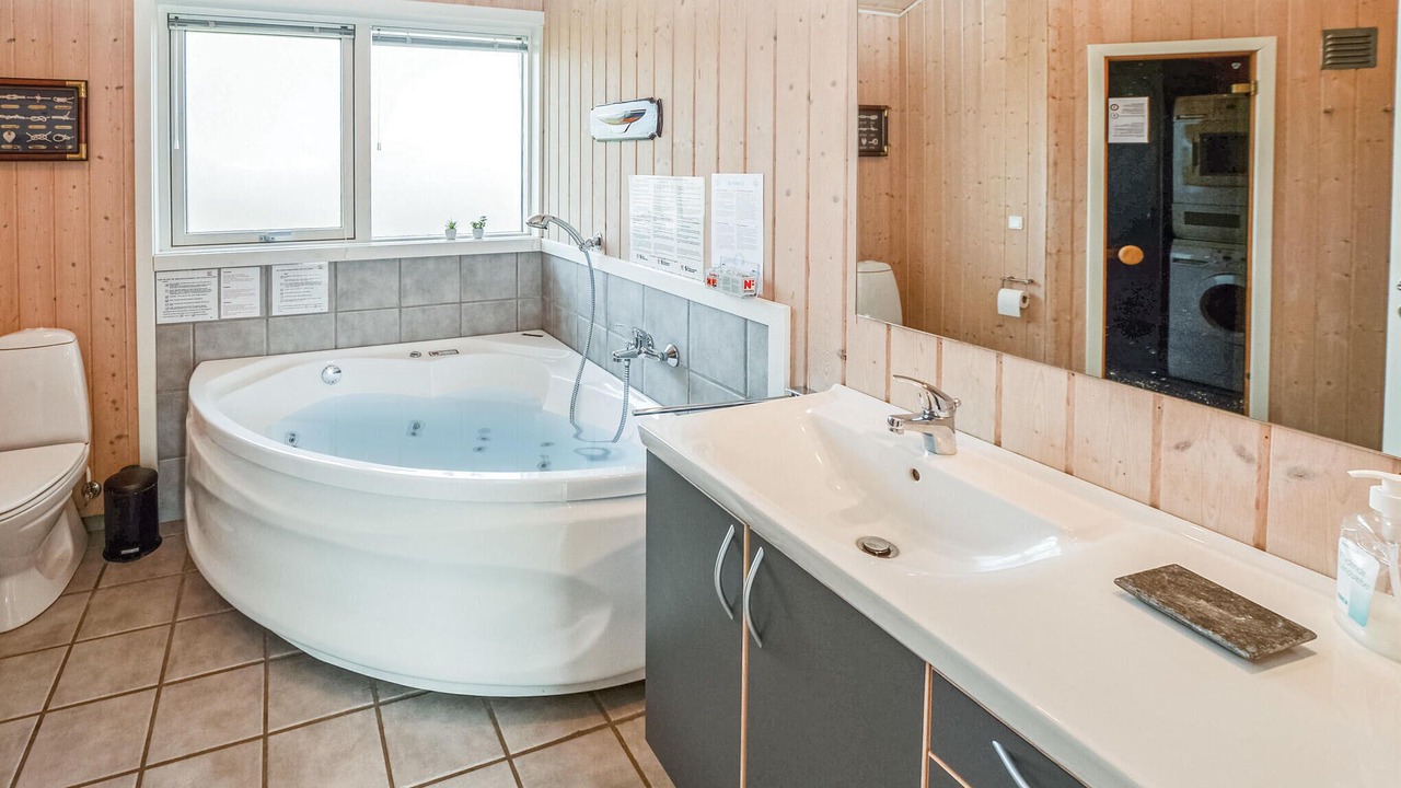 Photo of Bathroom in Mommark Strand