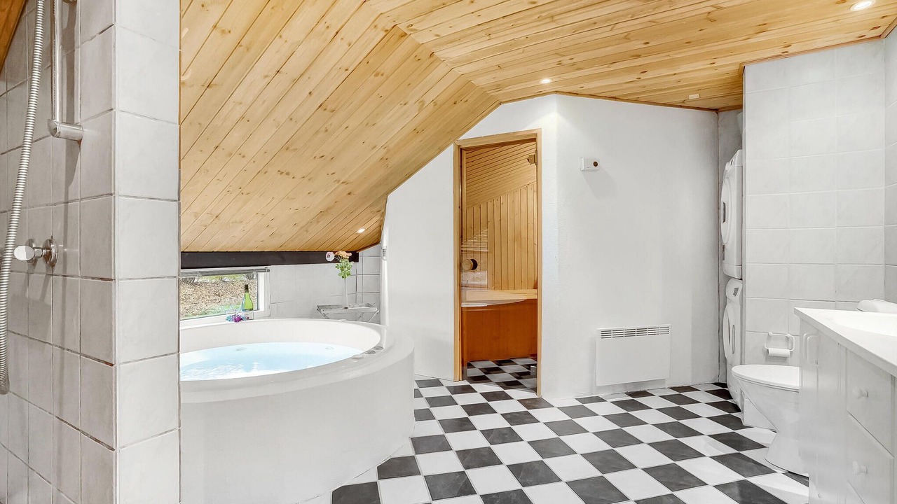 Photo of Bathroom in Jegum