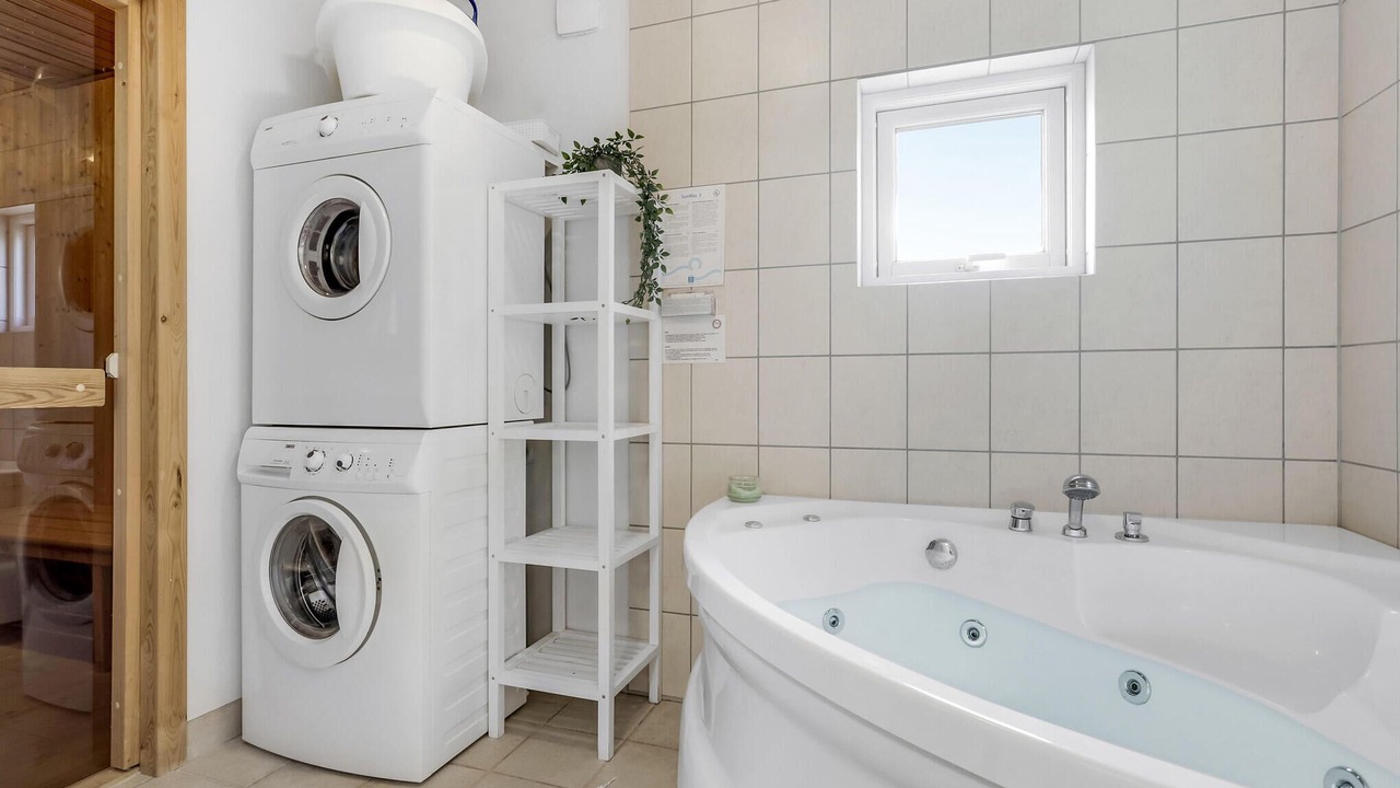 Photo of Bathroom in Beder Malling