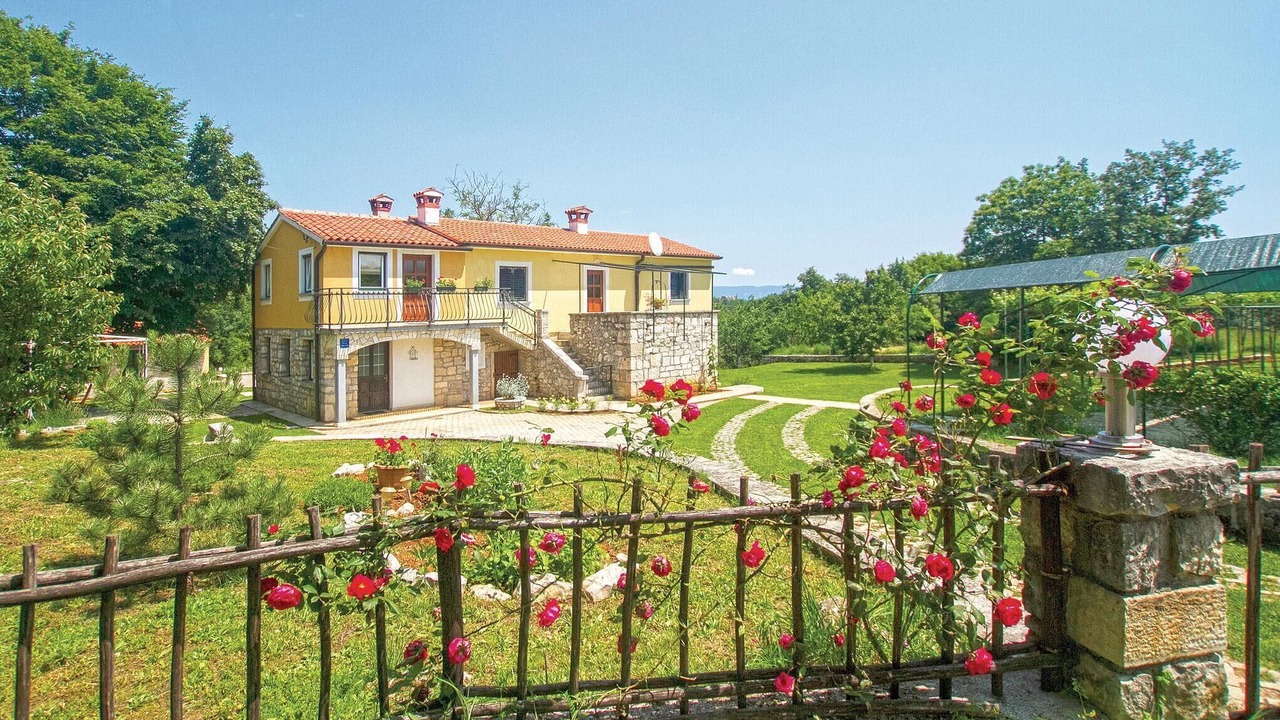 Photo of Outdoor in Pican