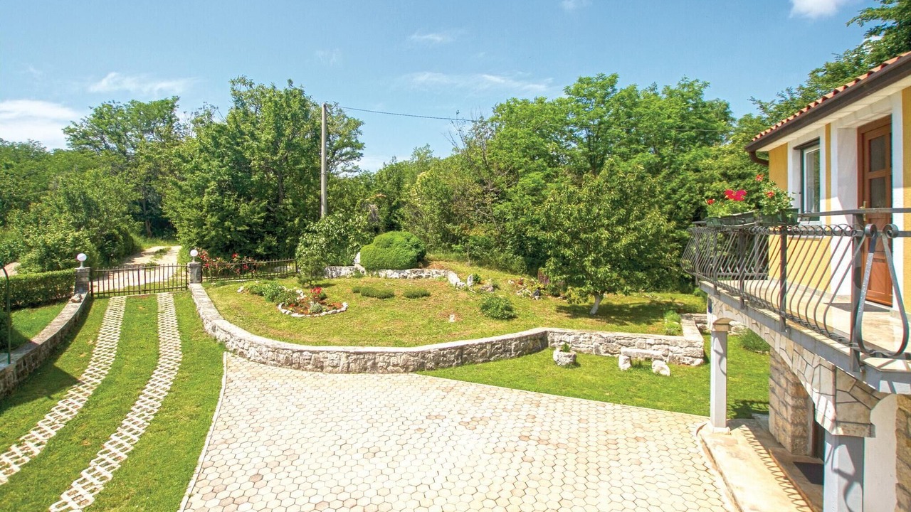 Photo of Outdoor in Pican