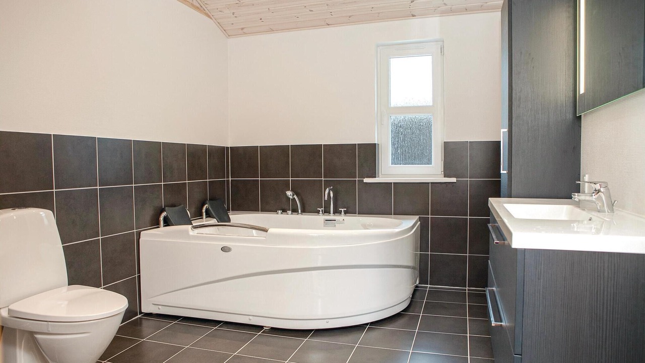 Photo of Bathroom in Lokken