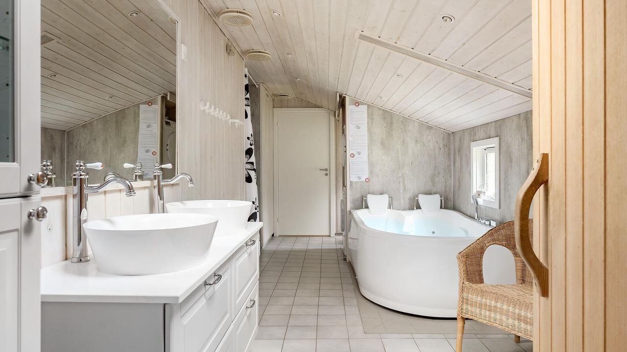 Photo of Bathroom in Sønderstrand