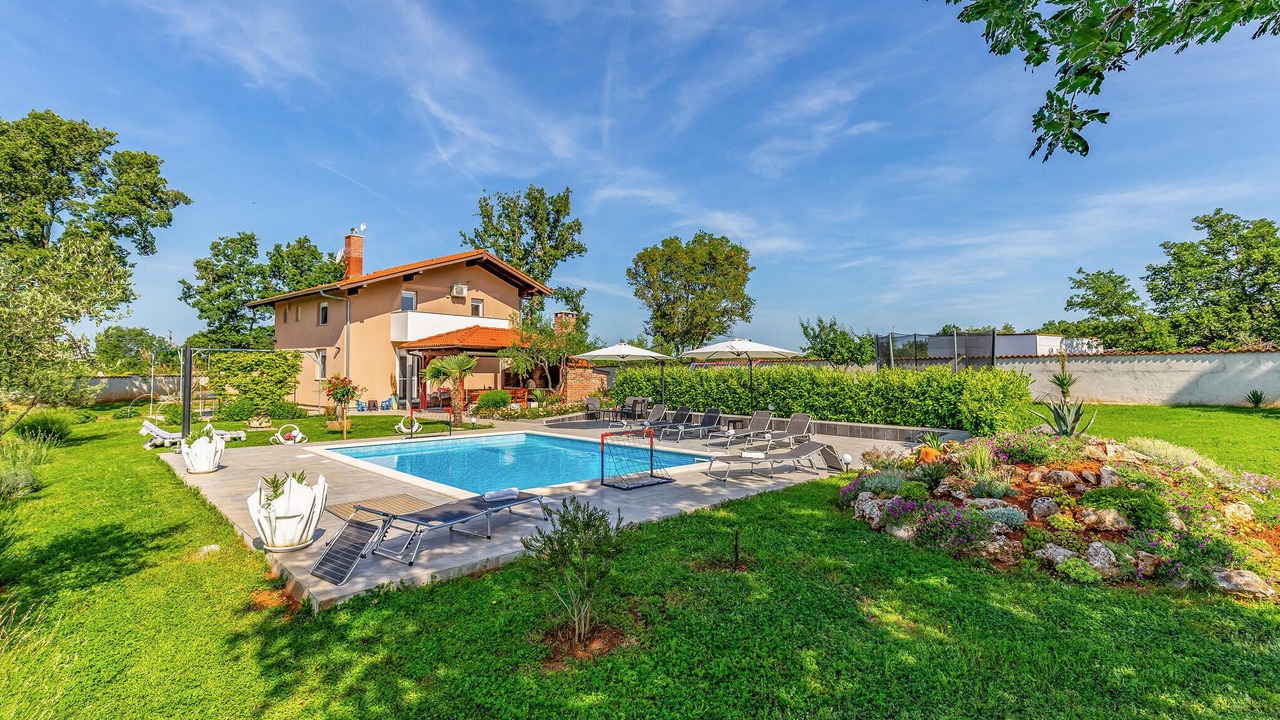 Photo of Outdoor in Loborika